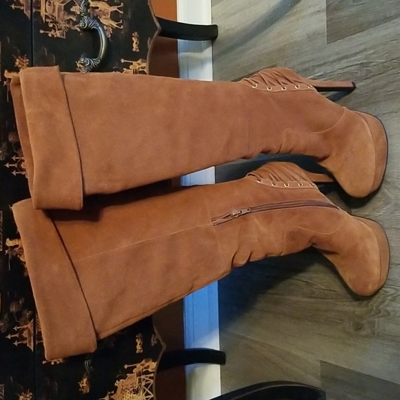 SUEDE BOOTS Size 8 - Picture 2 of 4